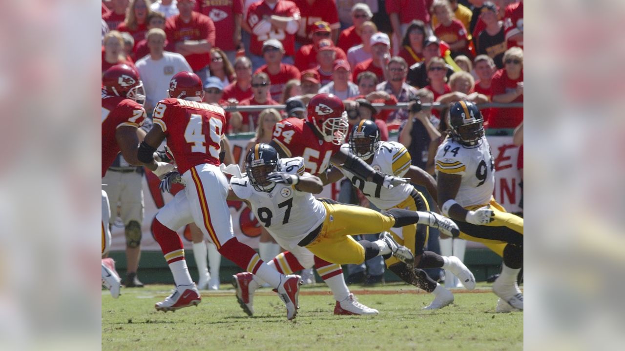 Linebacker Kendrell Bell of the Kansas City Chiefs walks off the News  Photo - Getty Images