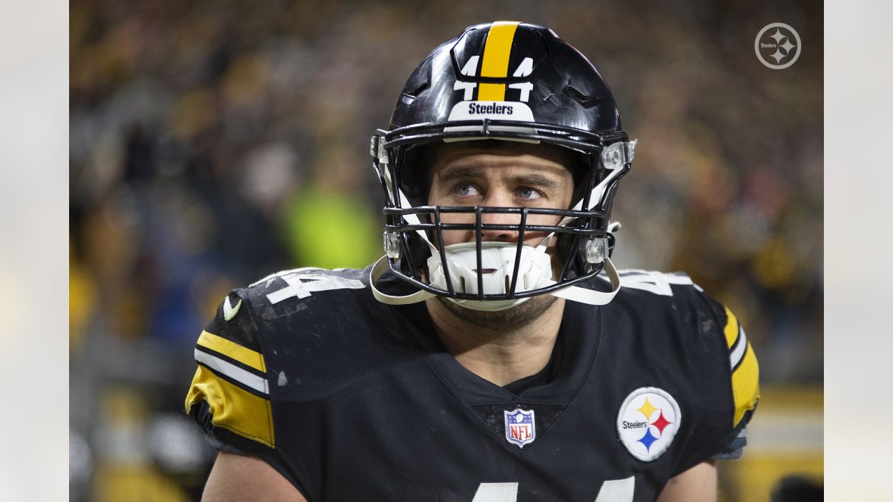 Pittsburgh Steelers fullback Derek Watt (44) communicates to a teammate  during warmups before an NFL football game, Sunday, Oct. 10, 2021 in  Pittsburgh. (AP Photo/Matt Durisko Stock Photo - Alamy