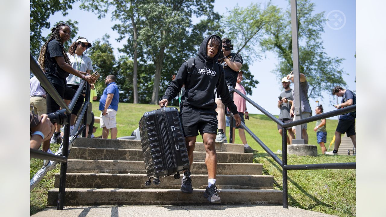 Steelers training camp: Players arrive at Saint Vincent College