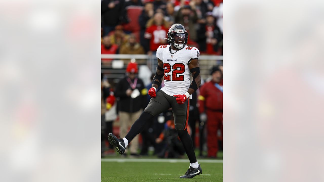 Pro Bowler Keanu Neal signs with the Tampa Bay Buccaneers, two