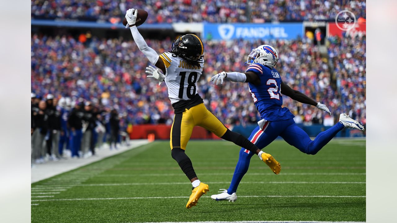 Pittsburgh Steelers offensive tackle Le'Raven Clark (67) walks on the  sideline during an NFL preseason football game against the Buffalo Bills in  Pittsburgh, Sunday, Aug. 20, 2023. (AP Photo/Gene J. Puskar Stock