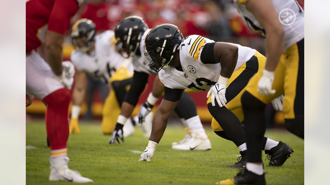 Pittsburgh Steelers sign eight players to the practice squad