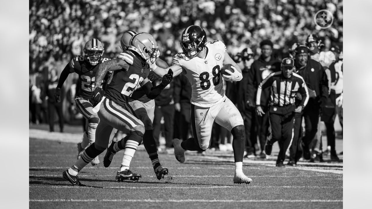 PHOTOS: Monochrome moments - Steelers at Browns