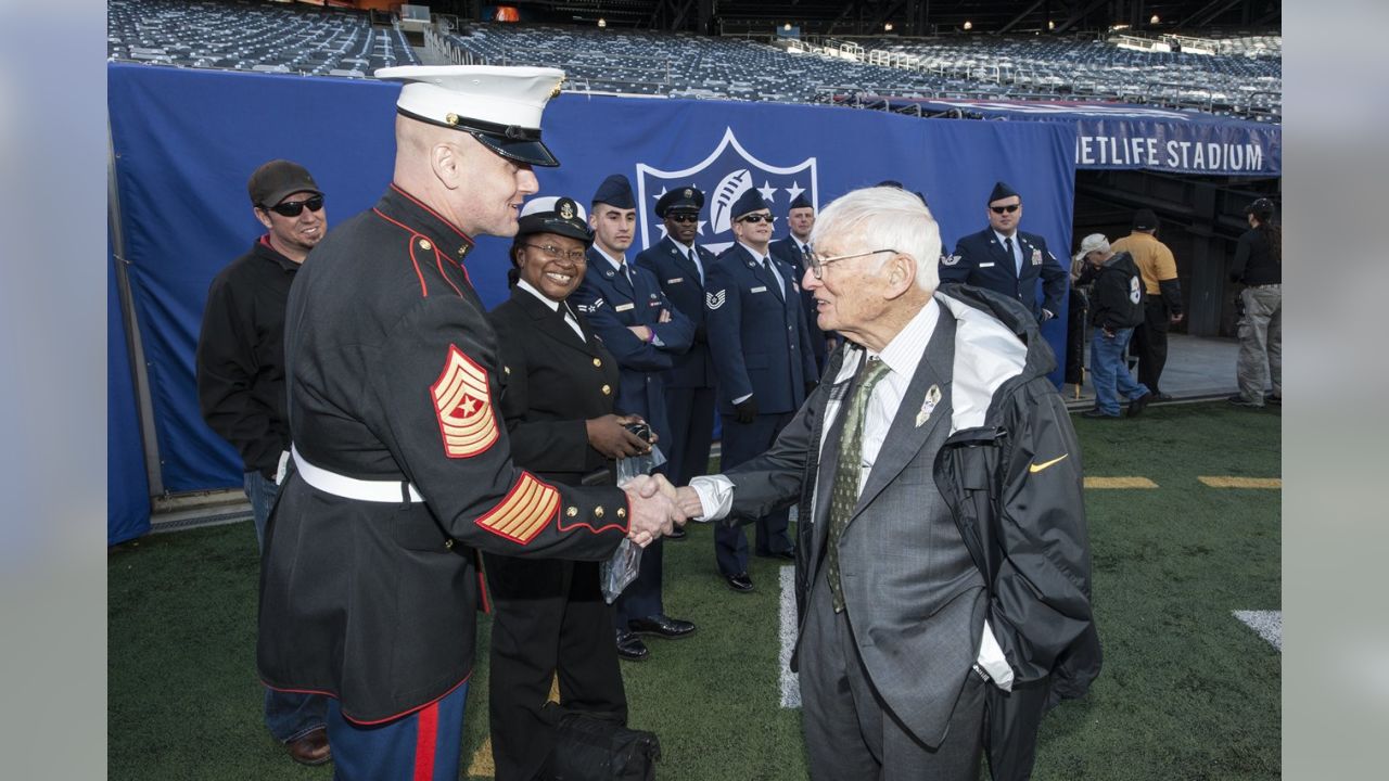 Pittsburgh Steelers honor local military members in Salute to Service event  > Pittsburgh Air Reserve Station > Article Display