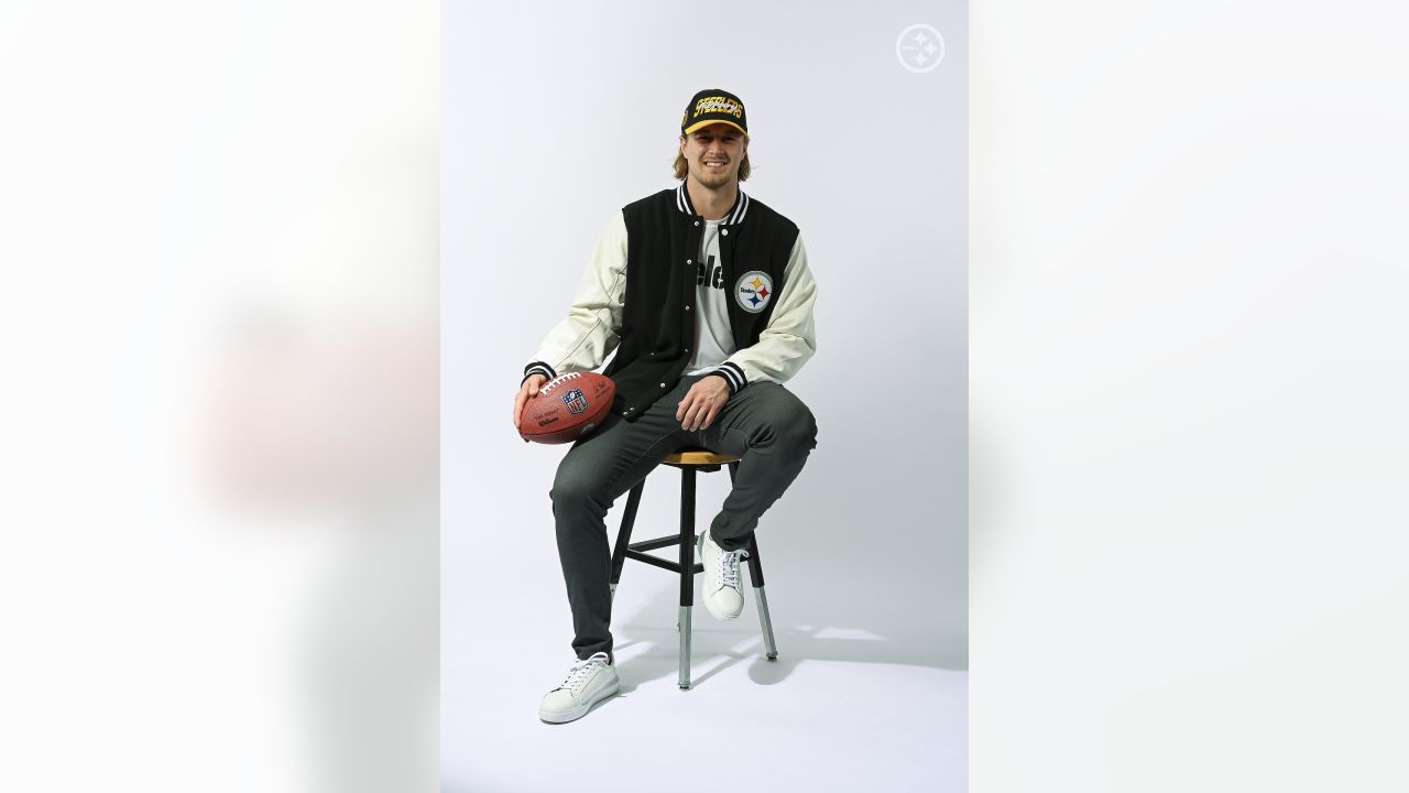 Pittsburgh Steelers Draft Picks 2022: Kenny Pickett stays home, becomes the  face of the city of Pittsburgh