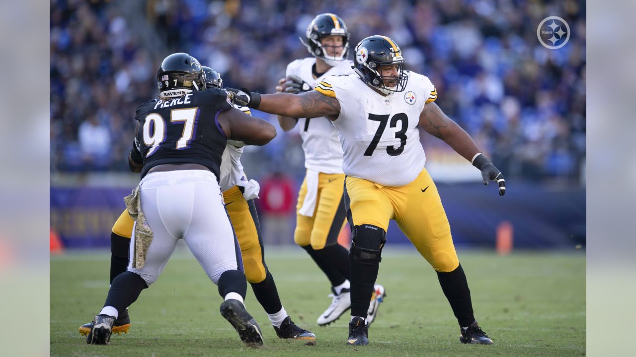 Celebrating or trolling? Steelers' Twitter account, Ramon Foster