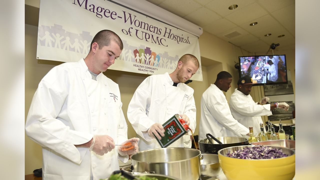 Steelers players Moats, Conner and more team up to cook and help cancer  patients at Magee-Womens Hospital