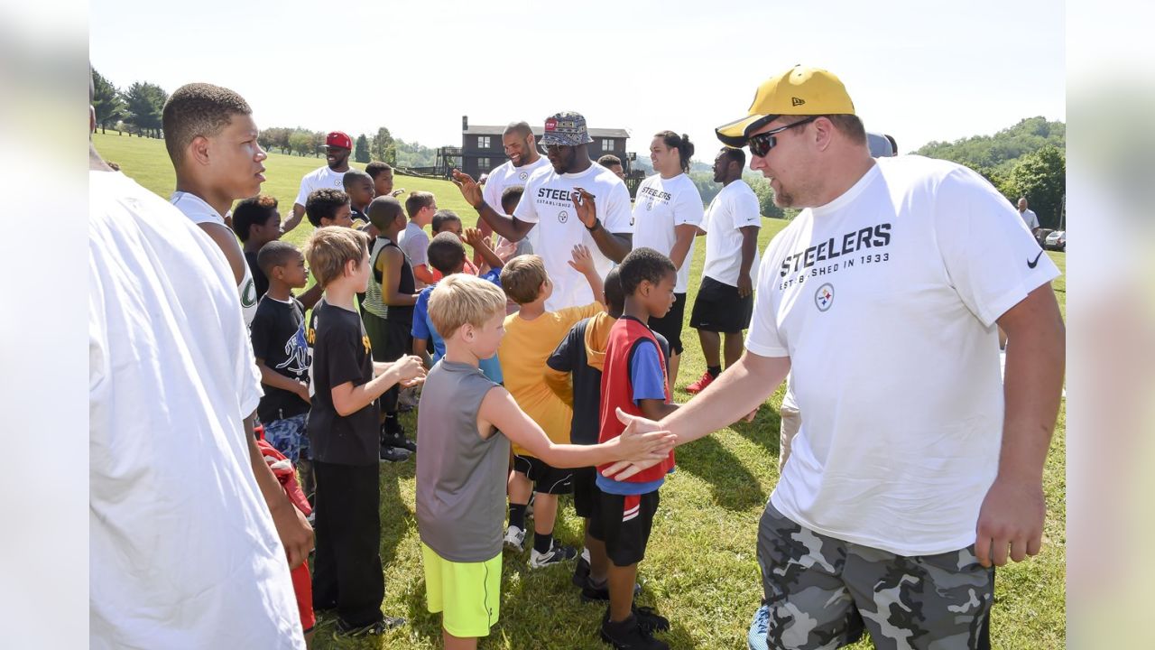 PHOTOS: Mel Blount Youth Home - Rookie Visit