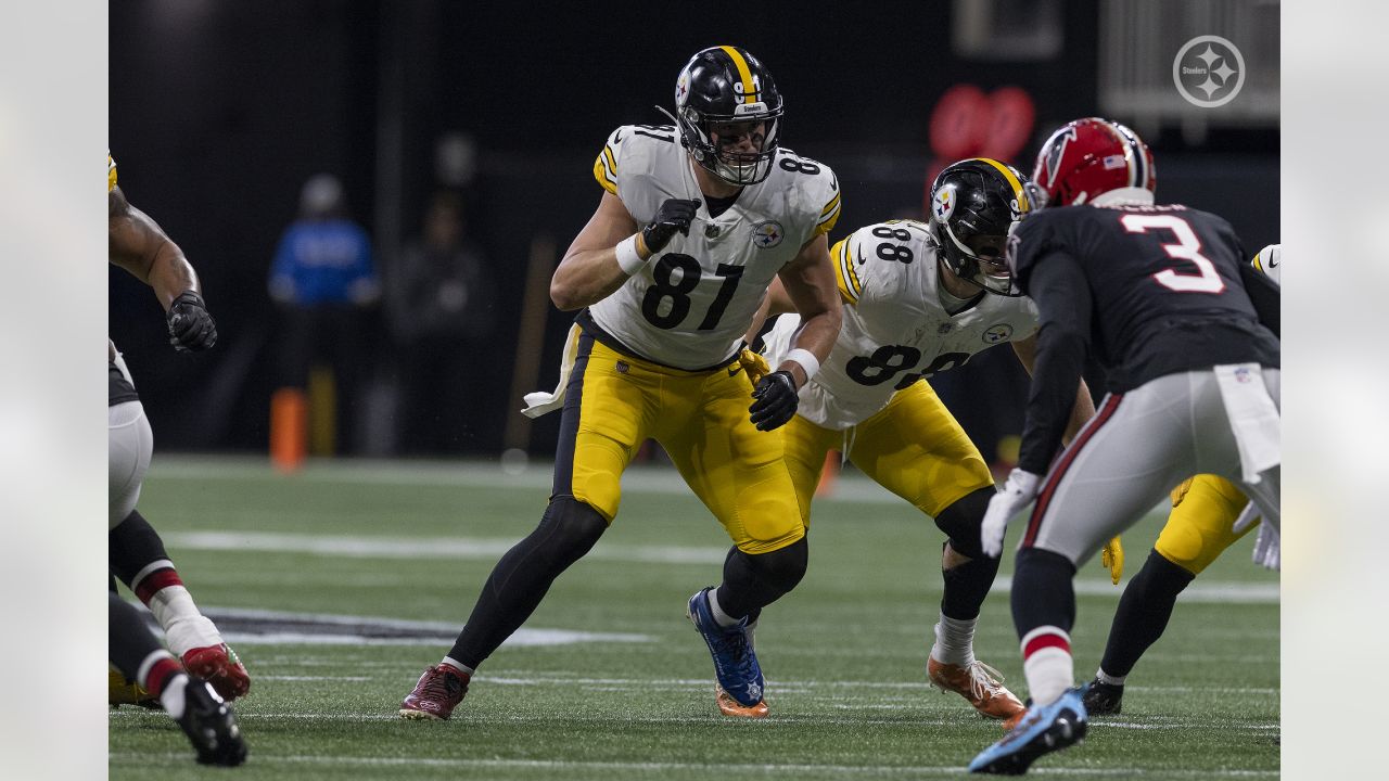 Pittsburgh Steelers tight end Zach Gentry (81) looks on during an NFL  football game, Sunday, Oct. 2, 2022, in Pittsburgh, PA. (AP Photo/Matt  Durisko Stock Photo - Alamy