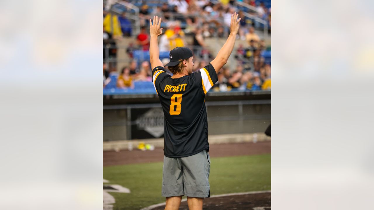 What an honor to play in the Three Rivers Celebrity Softball Game  benefiting @camhey97's foundation @theheywardhouse. Thank you for…