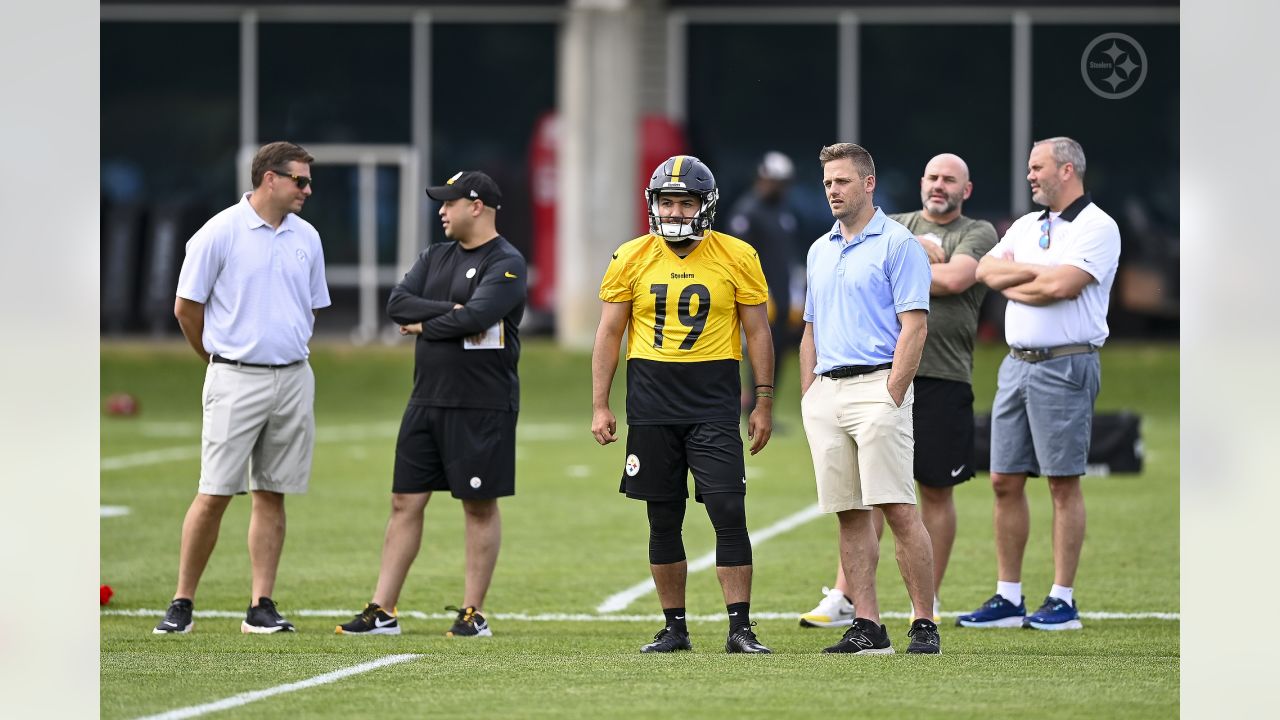 Pittsburgh Steelers pick Mexican record-breaking kicker Alfredo Gachuz to  report for training