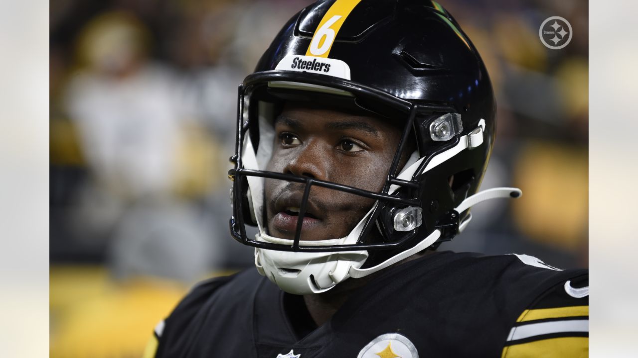 Pittsburgh Steelers punter Pressley Harvin III (6) warms up before