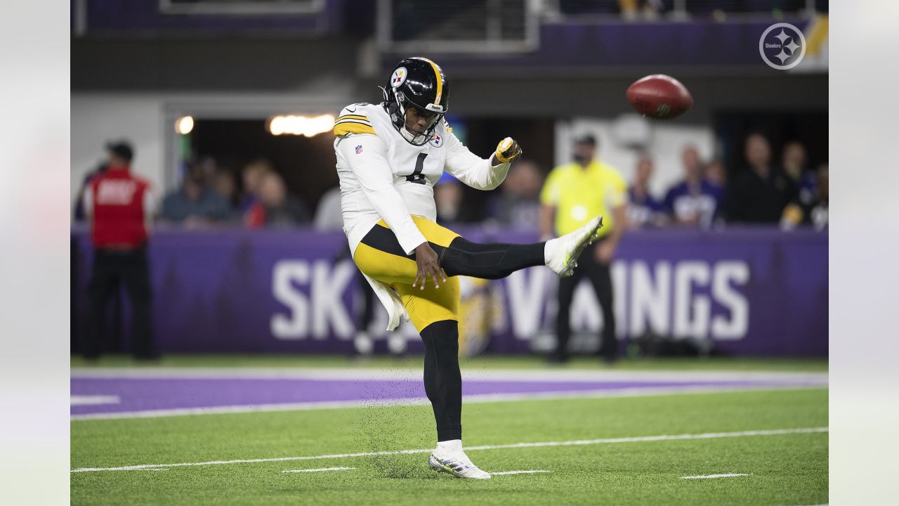 Steelers' Week 3 MVP is a punter? Why Pressley Harvin III was an  X-factor in their win over the Raiders - Behind the Steel Curtain