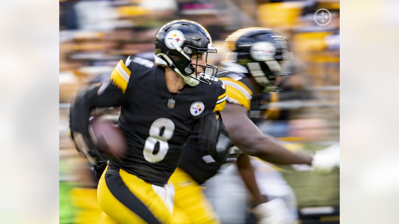 Steelers' Pickett began his rookie season avoiding spotlight. Entering Year  2, it's shining on him. – NewsNation