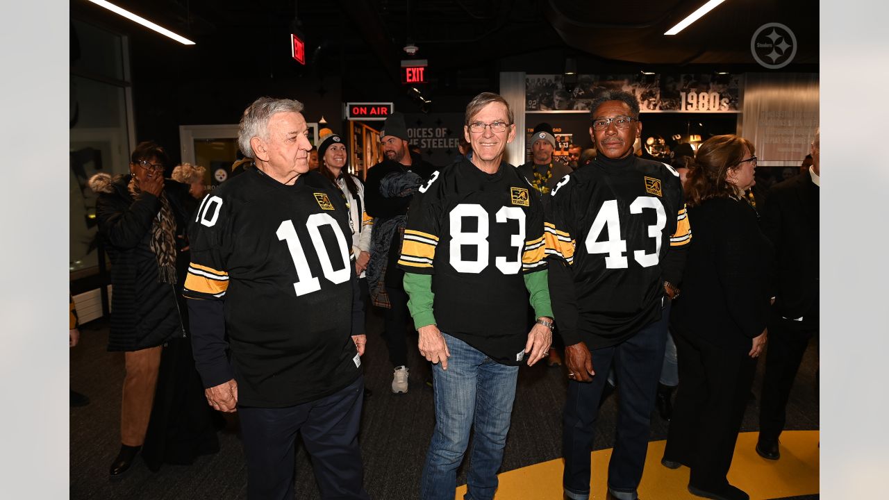 Watch Pittsburgh Steelers' jersey-retirement ceremony for Pro Football Hall  of Famer Franco Harris at halftime of Holiday Classic