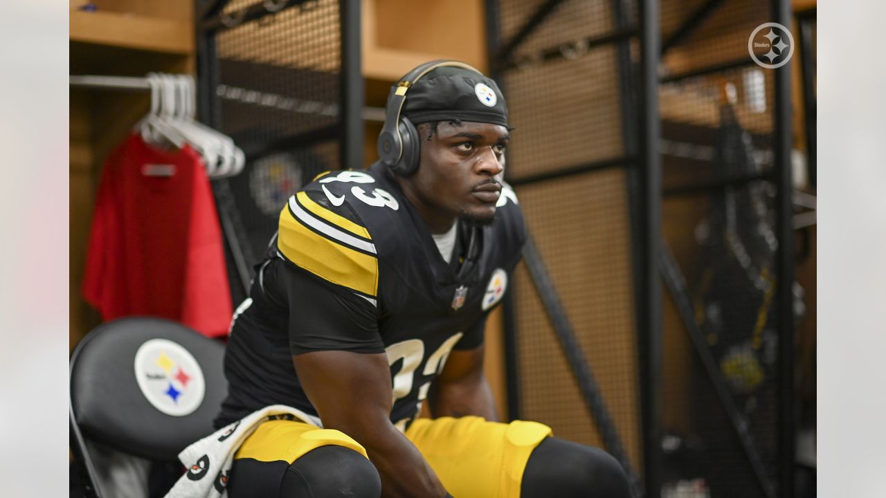 Pittsburgh Steelers defensive end Isaiahh Loudermilk (92) plays in an NFL  football game against the Detroit Lions, Sunday, Nov. 14, 2021, in  Pittsburgh. (AP Photo/Keith Srakocic Stock Photo - Alamy