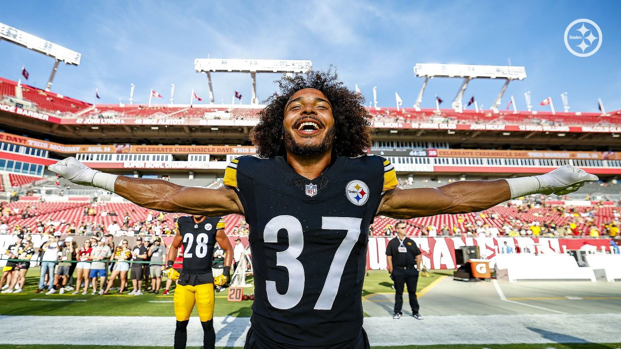 PHOTOS: Game faces - Steelers at Panthers