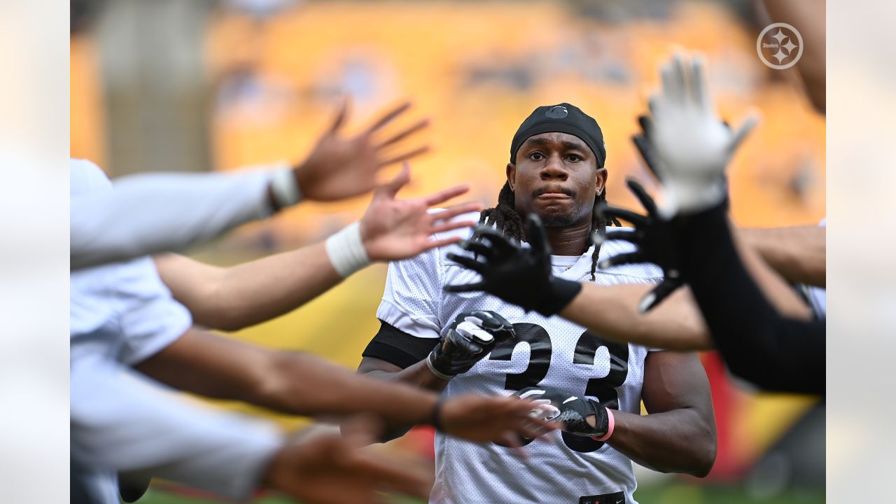 Pittsburgh Steelers running back Trey Edmunds (33) works during the team's  NFL mini-camp football practice in Pittsburgh, Tuesday, June 15, 2021. (AP  Photo/Gene J. Puskar Stock Photo - Alamy