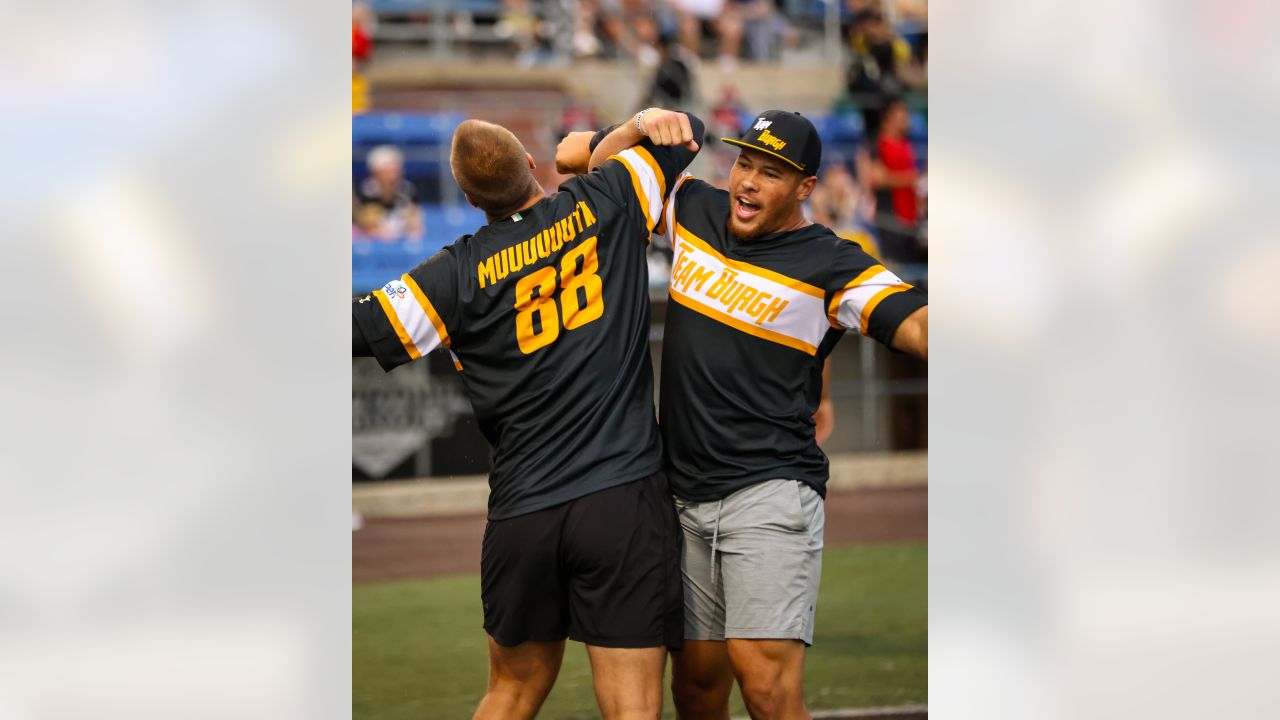 What an honor to play in the Three Rivers Celebrity Softball Game  benefiting @camhey97's foundation @theheywardhouse. Thank you for…