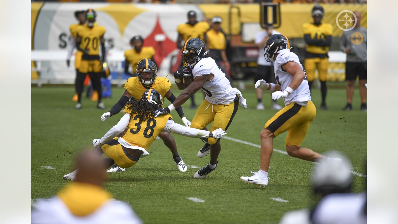 Pittsburgh Steelers running back Benny Snell Jr. (24) during an NFL  football training camp practice, Monday, Aug. 24, 2020, in Pittsburgh. (AP  Photo/Keith Srakocic Stock Photo - Alamy