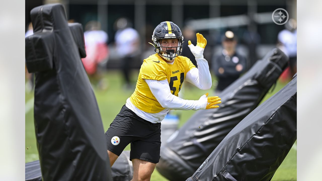 Pittsburgh Steelers safety Donald Washington (9) during NFL football rookie  minicamp, Saturday, May 7, 2016 in Pittsburgh. (AP Photo/Keith Srakocic  Stock Photo - Alamy