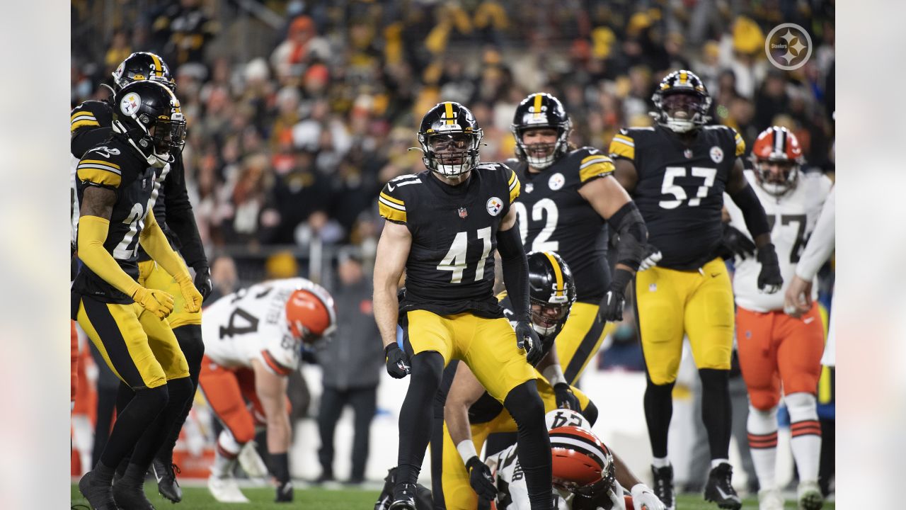 Pittsburgh Steelers linebacker Robert Spillane (41) works during the first  half of an NFL football game against the Atlanta Falcons, Sunday, Dec. 4,  2022, in Atlanta. The Pittsburgh Steelers won 19-16. (AP