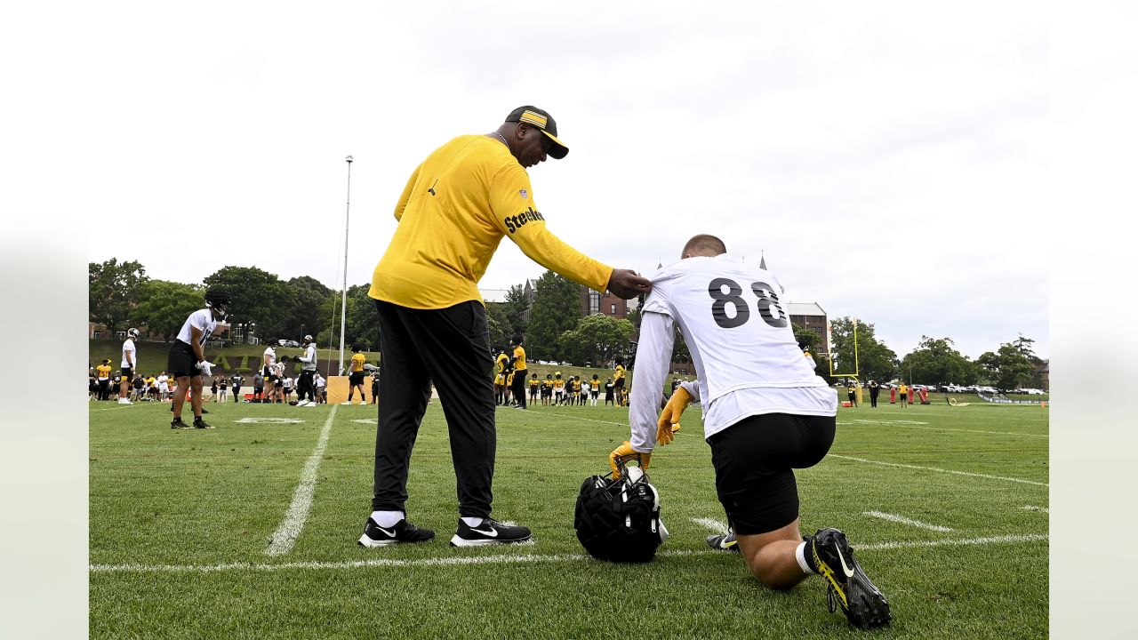 Latrobe, PA, USA. 28th July, 2022. July 28th, 2022: Benny Snell #24 during  the Pittsburgh Steelers Training Camp in Latrobe, PA. Mike J. Allen/BMR  (Credit Image: © Mike J. Allen/BMR via ZUMA