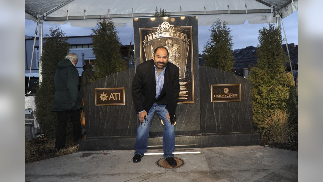 Steelers unveil monument to Franco Harris' Immaculate Reception