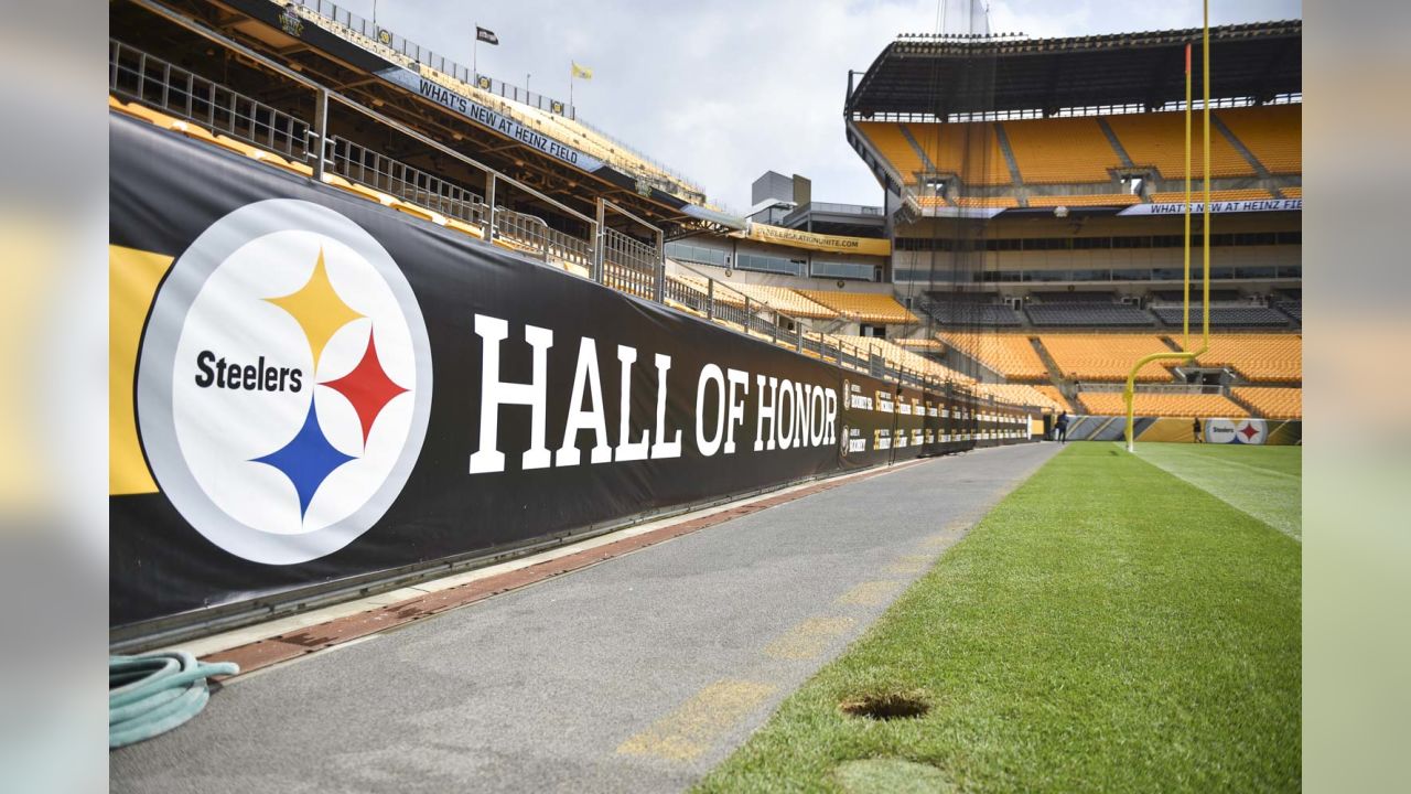 Look: Steelers players watch end of Ravens game on Heinz Field big screen