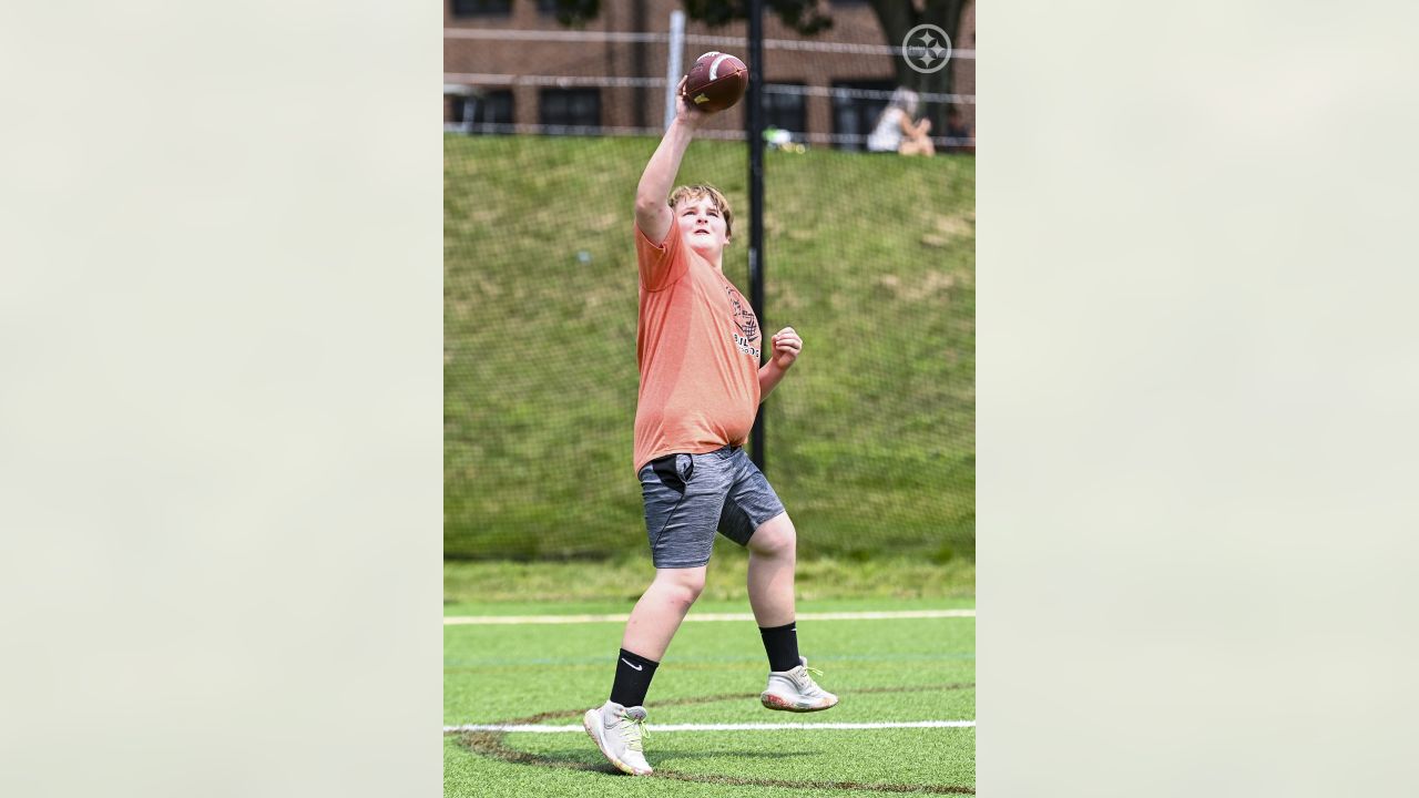 Pittsburgh Steelers center Mason Cole (61) participates in the NFL football  team's training camp workout in Latrobe, Pa., Tuesday, Aug. 1, 2023. (AP  Photo/Barry Reeger Stock Photo - Alamy