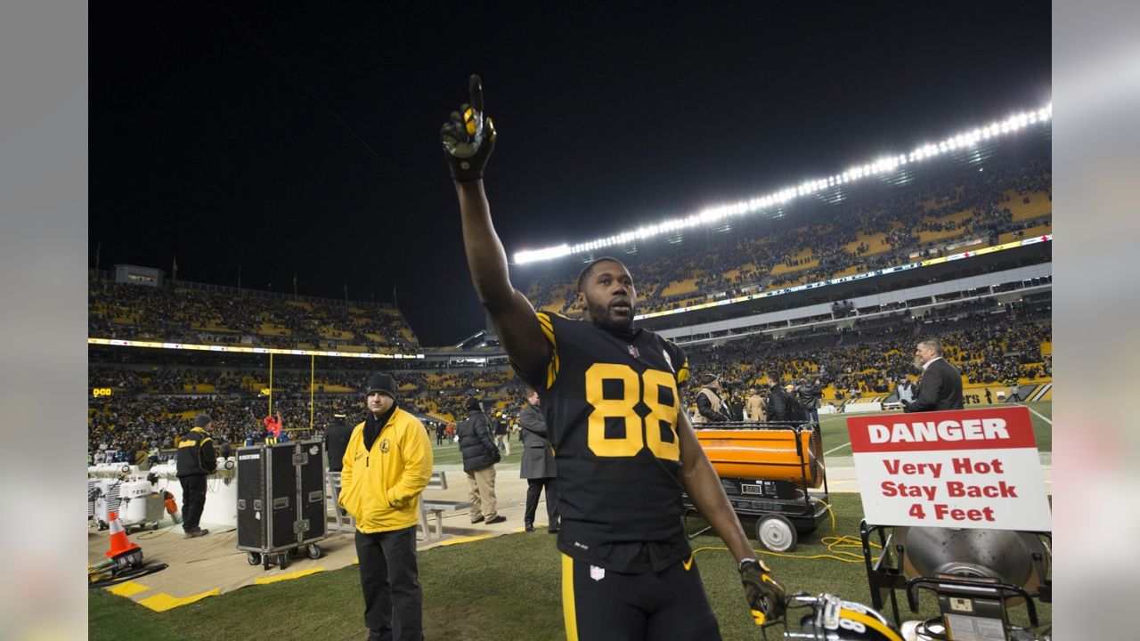 PHOTOS: Steelers celebrate the AFC North Division Championship