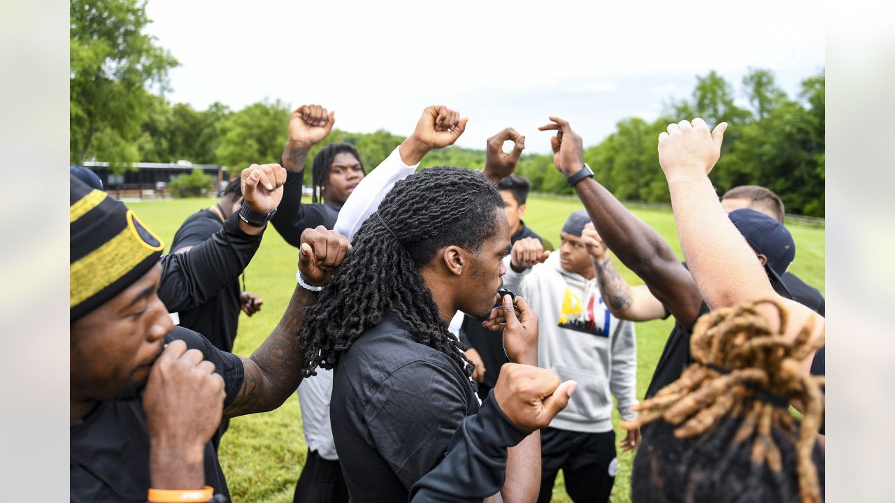 PHOTOS: Mel Blount Youth Home - Rookie Visit