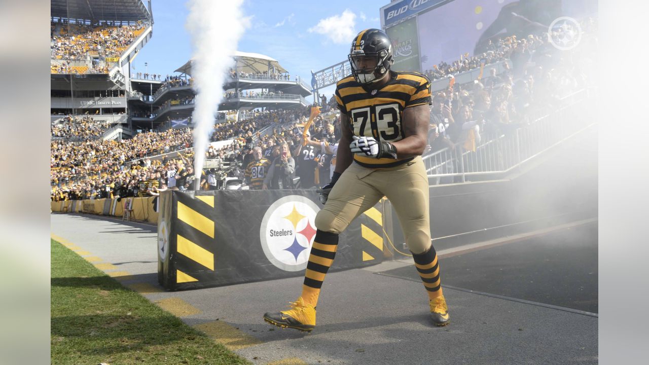 Celebrating or trolling? Steelers' Twitter account, Ramon Foster