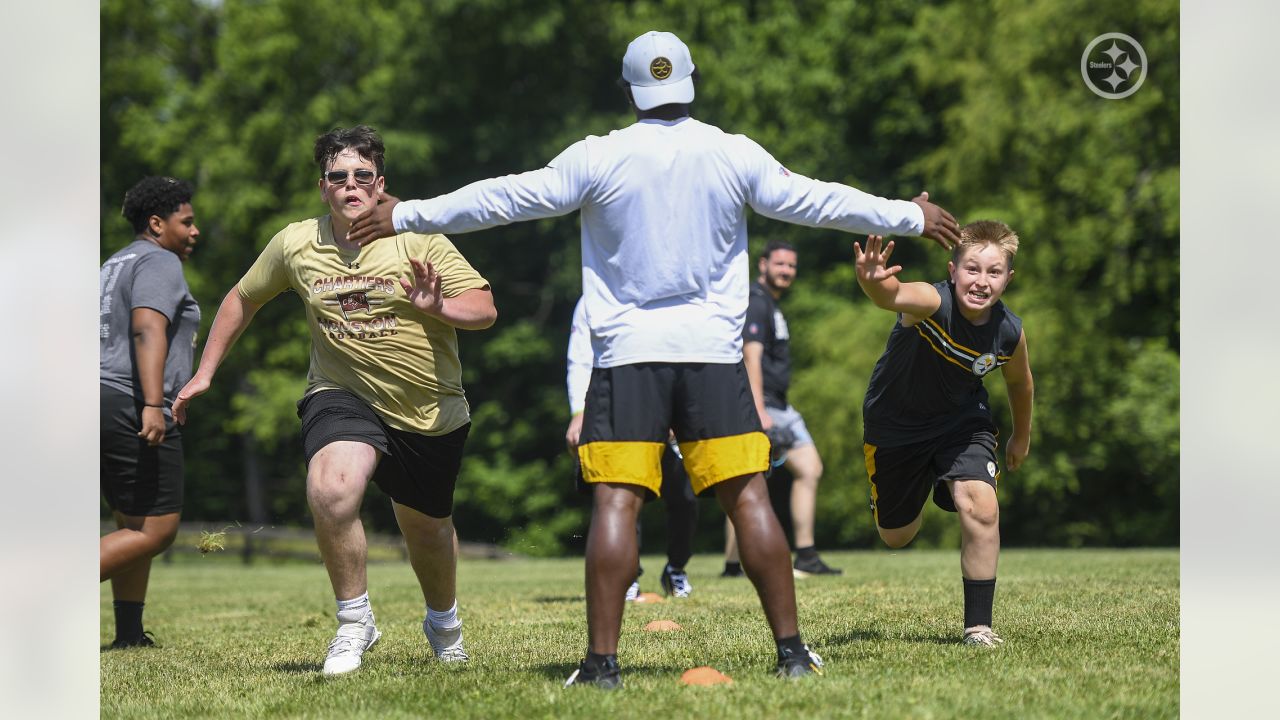 Steelers teach life lessons at Blount Youth Home