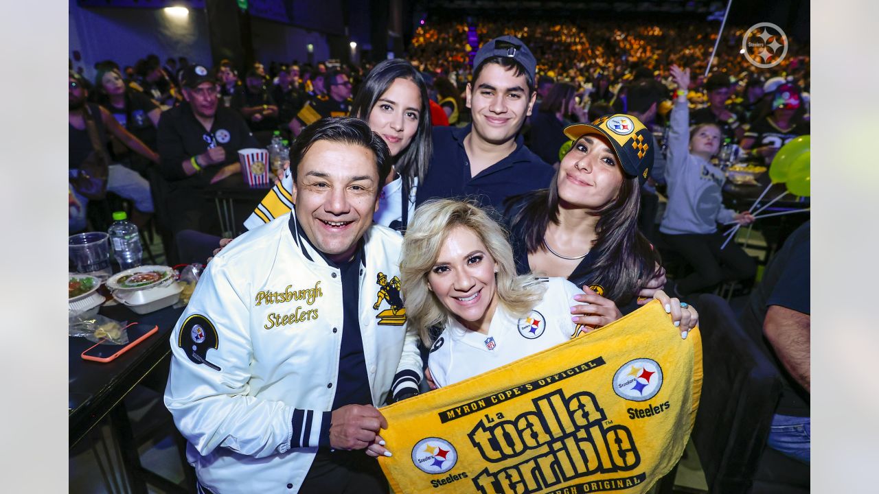 Steelers fans in Mexico show their support