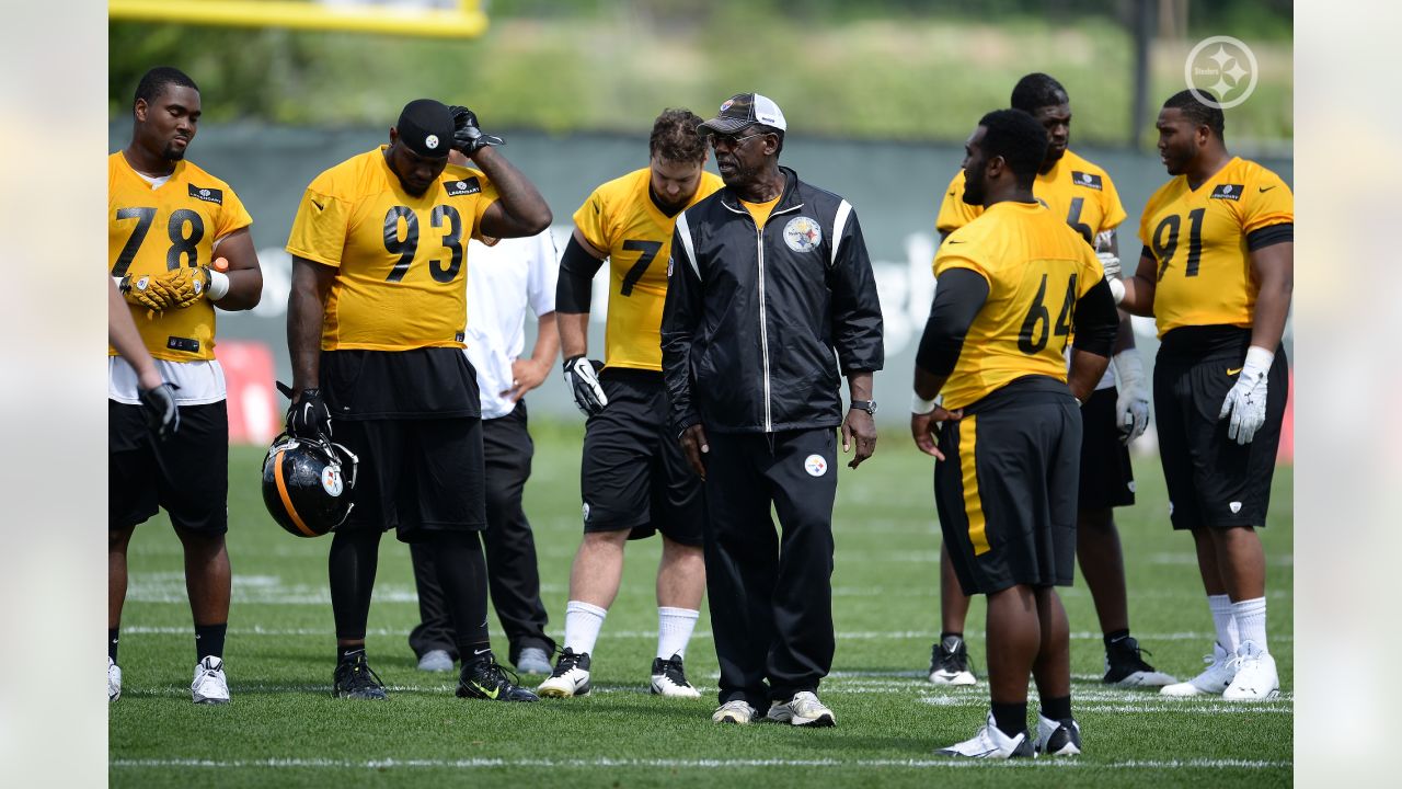 Longtime Steelers assistant coach John Mitchell retires after 29