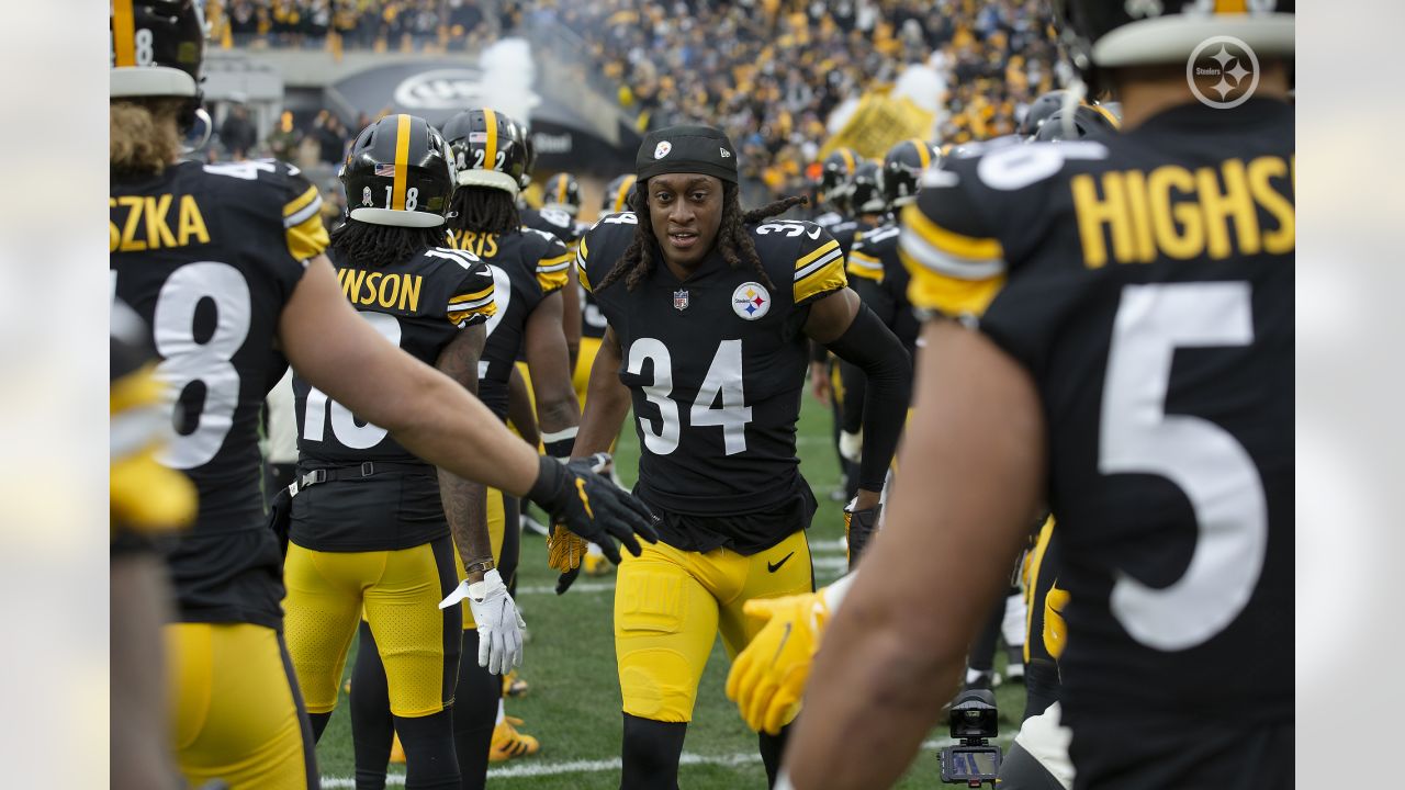 Pittsburgh, Pennsylvania, USA. 11th Dec, 2022. Dec. 11, 2022: Terrell  Edmunds #34 during the Pittsburgh Steelers vs Baltimore Ravens in  Pittsburgh PA at Acruisure Stadium. Brook Ward/AMG (Credit Image: © AMG/AMG  via