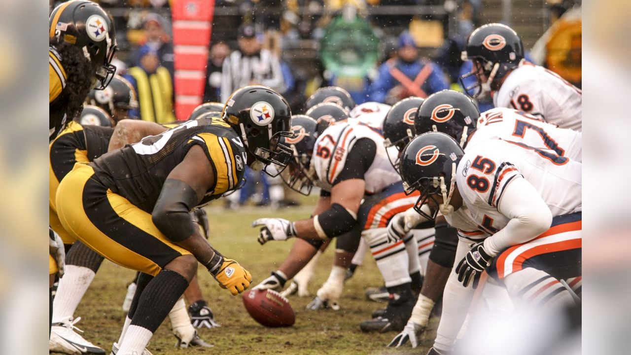 Highlights] 2005- Jerome Bettis plows through the Bears and the snow for  his 64th and final 100 yard game, including a memorable touchdown where he  runs over Brian Urlacher : r/nfl