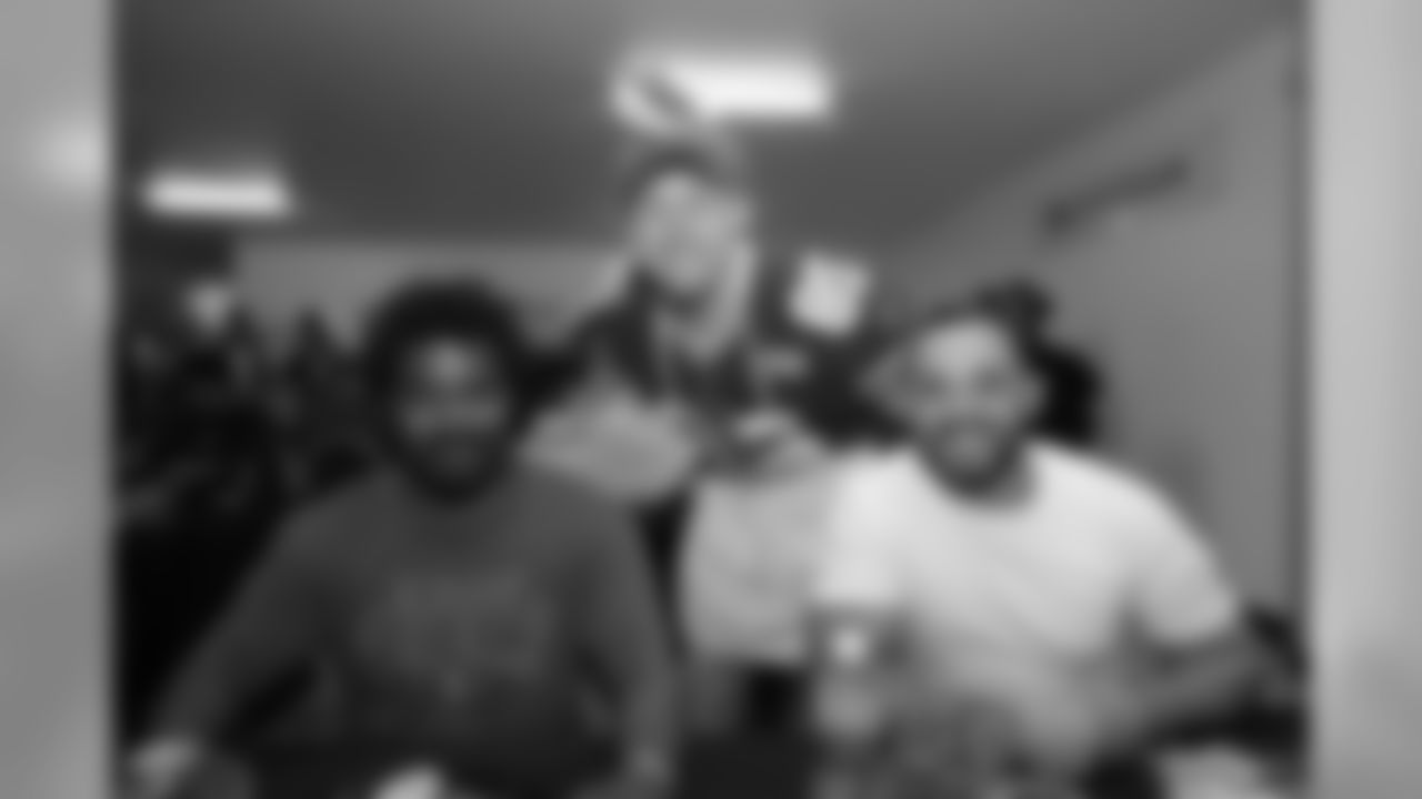 49ers and CityTeam Serve Thanksgiving Dinner