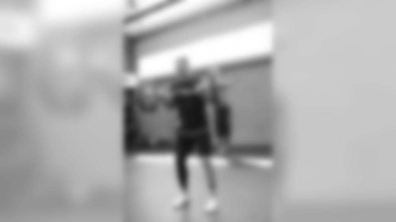 LS/TE Kyle Nelson