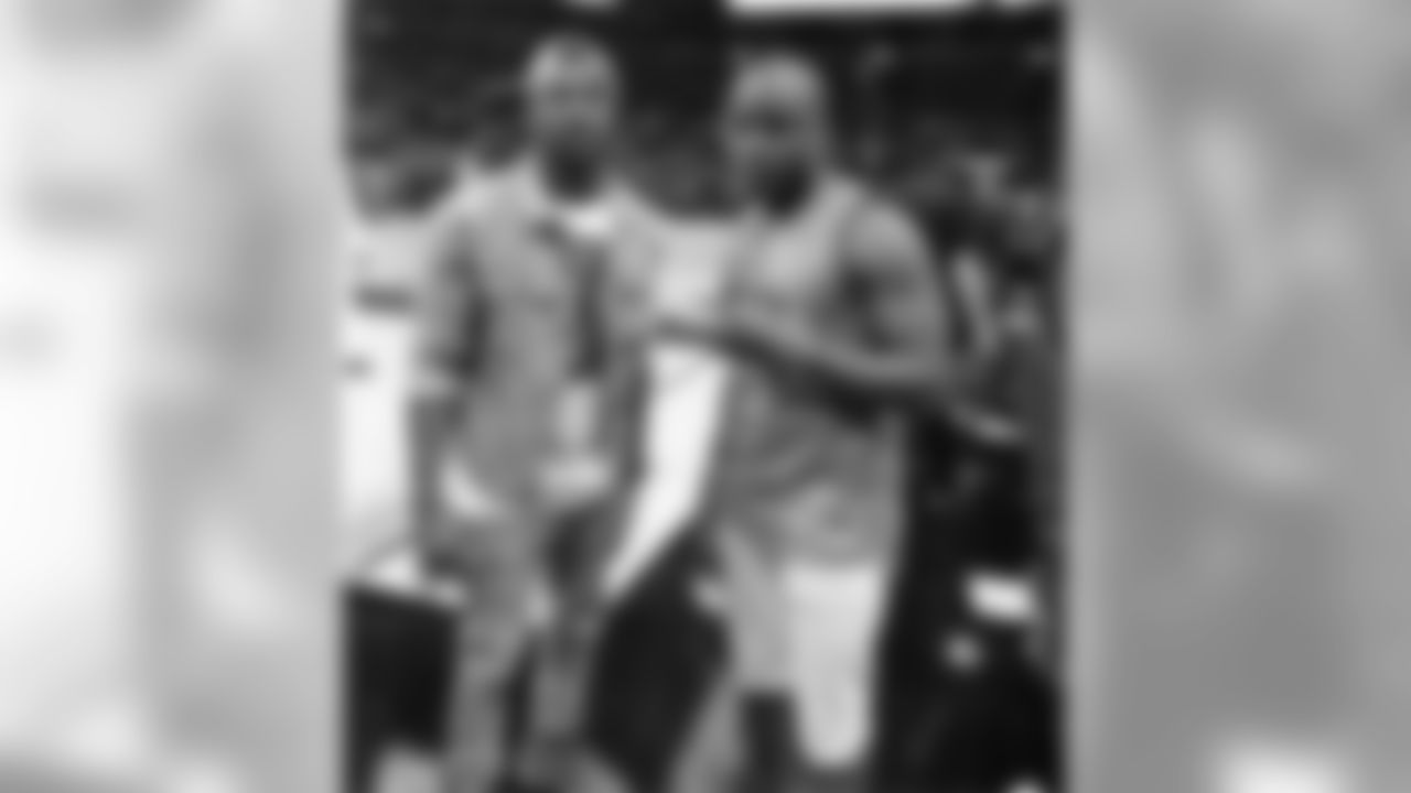 Keith Reaser attends a basketball game with NFL corner D'Joun Smith.Follow @keithreaser27 on Instagram.