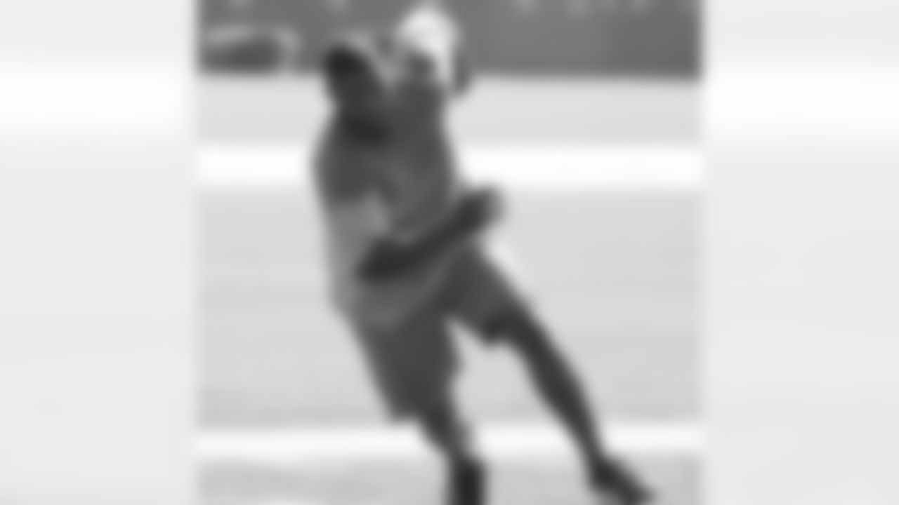 Defensive lineman Walter Curry
