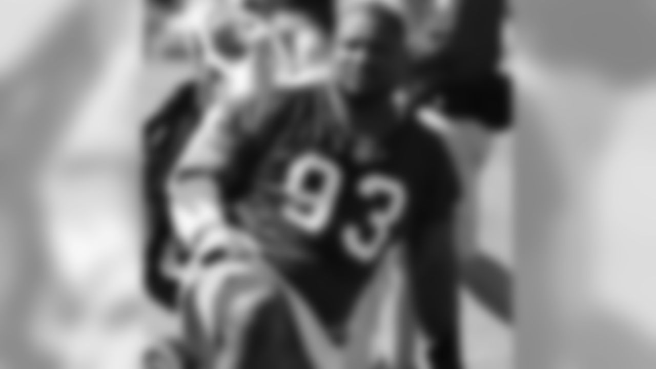 DT Ron Fields