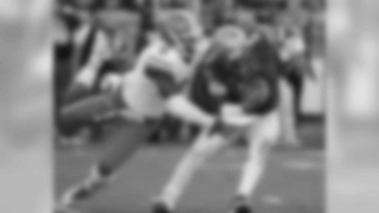 Analysis: Fowler is physical edge rusher who splits his time lining up with his hand on the ground as well as standing up. Against the pass, he doesn't have elite first-step quickness, but he has strong hands.