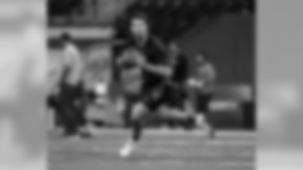 Memphis quarterback Paxton Lynch