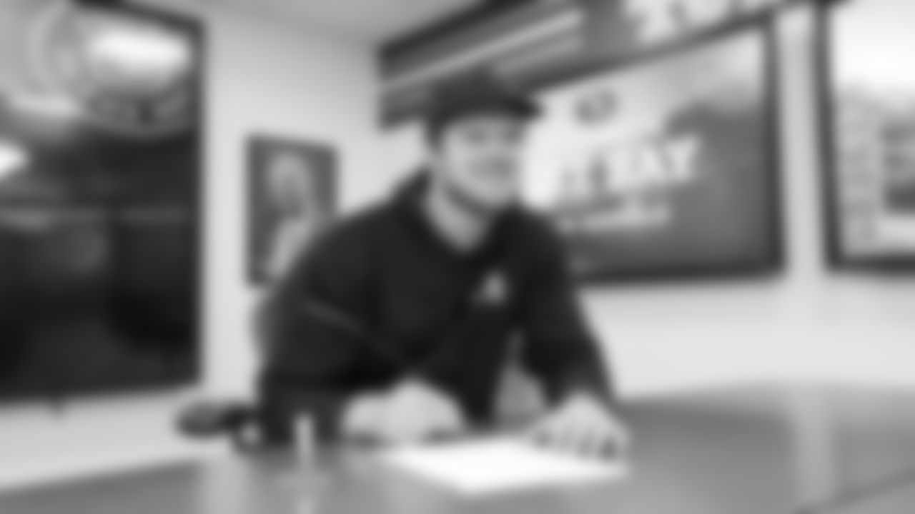 QB Sam Darnold