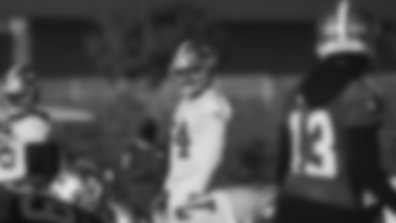 DL Alex Barrett