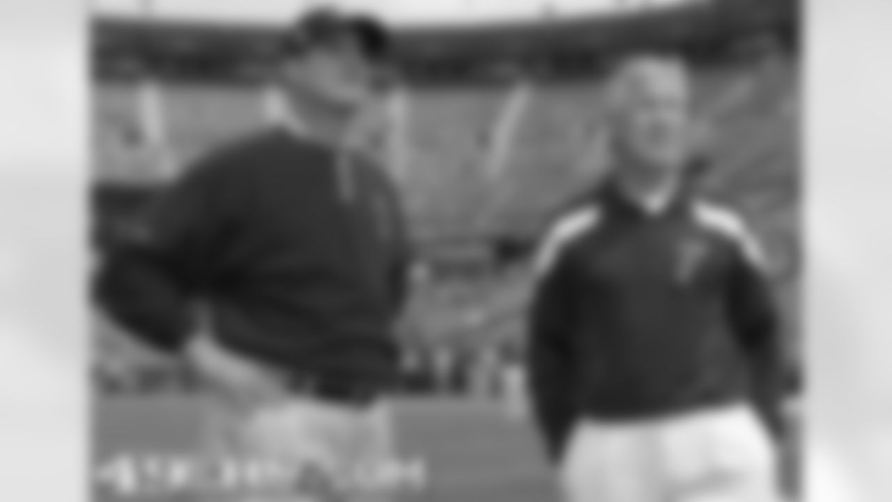 Jim Harbaugh and Pete Carroll talk before the game
