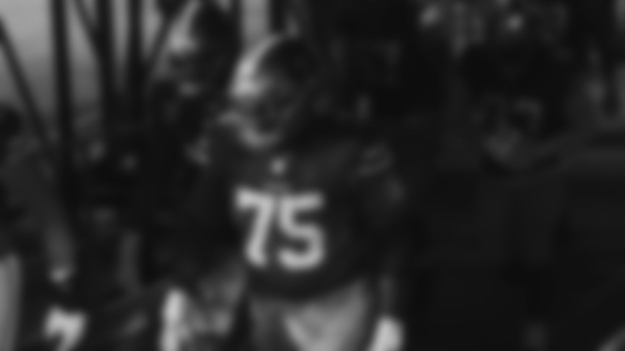 OL Laken Tomlinson