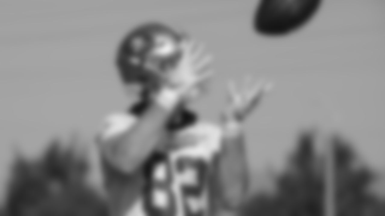 TE Ross Dwelley